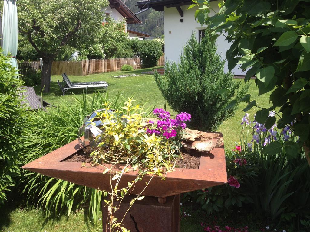 Active Apart Central Ried im Oberinntal Esterno foto
